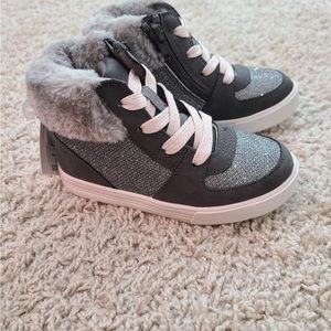 Oshkosh girl boots size 9 new